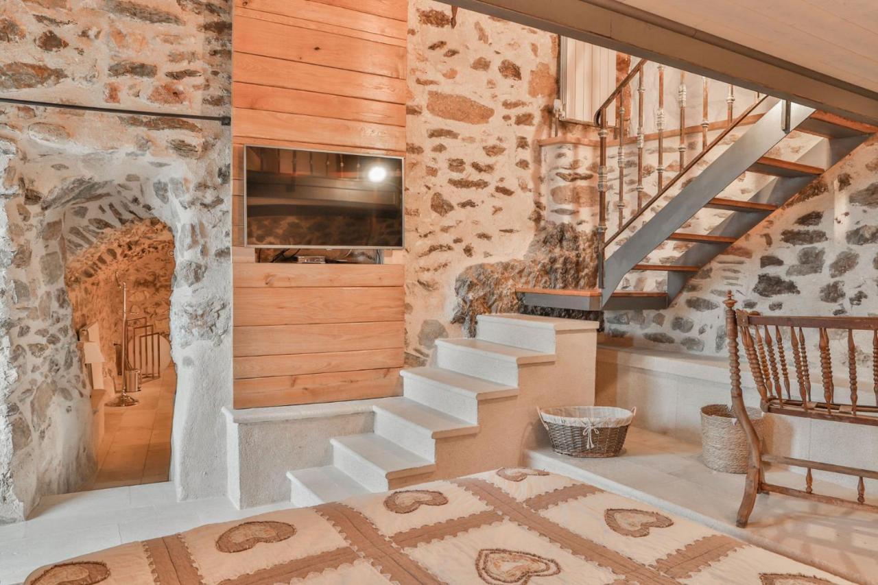 Maison D'Hotes Le Hameau De La Mure Saint-Laurent-du-Pape Exteriör bild